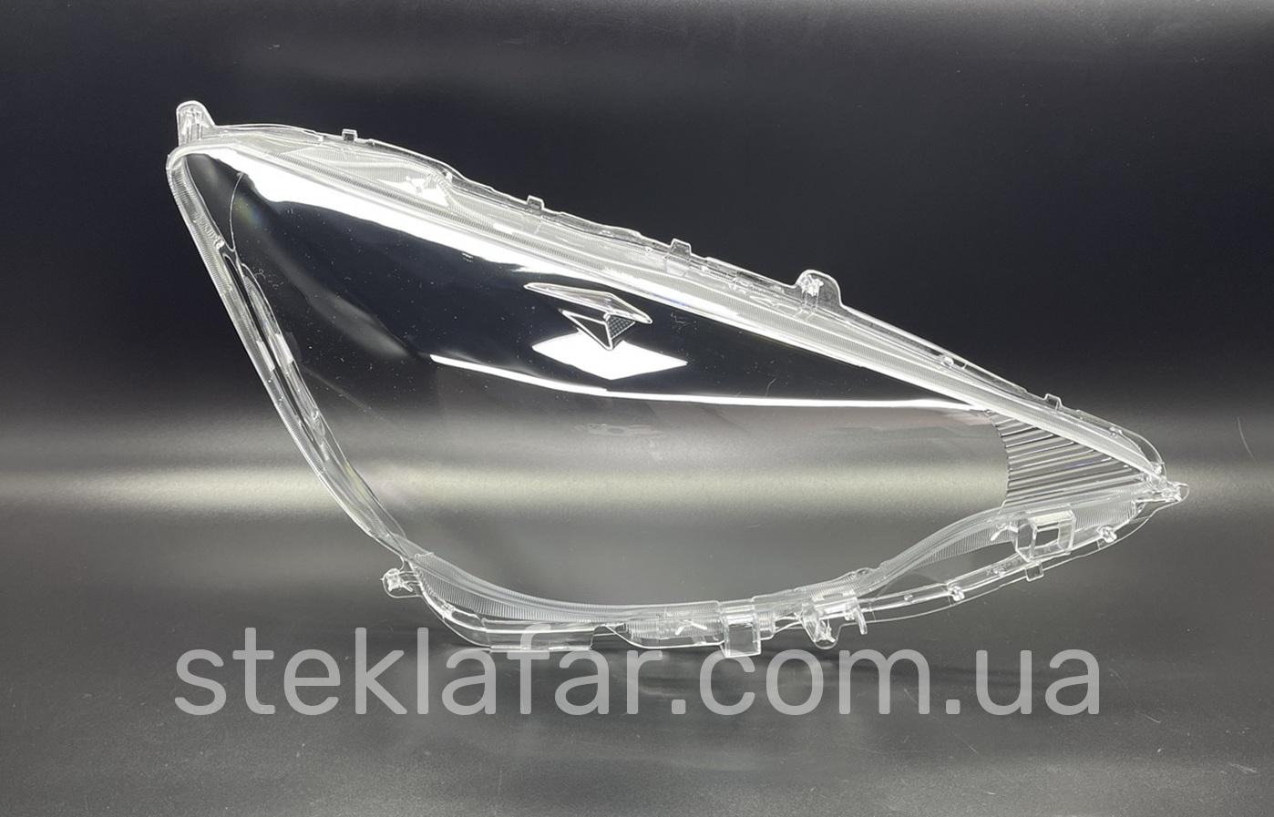 Стекло фары Toyota Prius C (2012-2015)